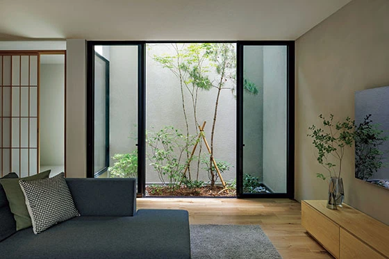 3つの中庭がある、和モダンの家