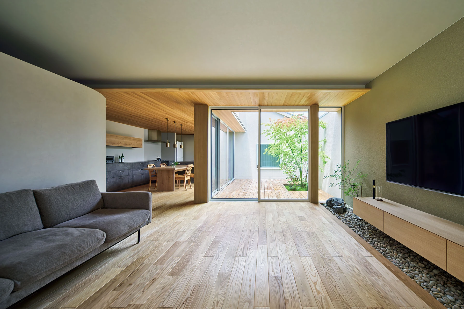 自然素材が調和するリビング