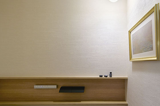 フラットな中庭が内と外をつなぐ平屋