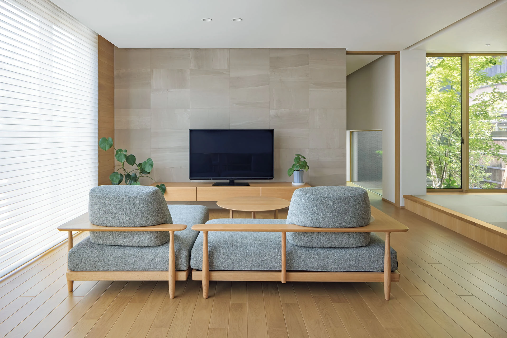 オークと調和するアクセントタイル