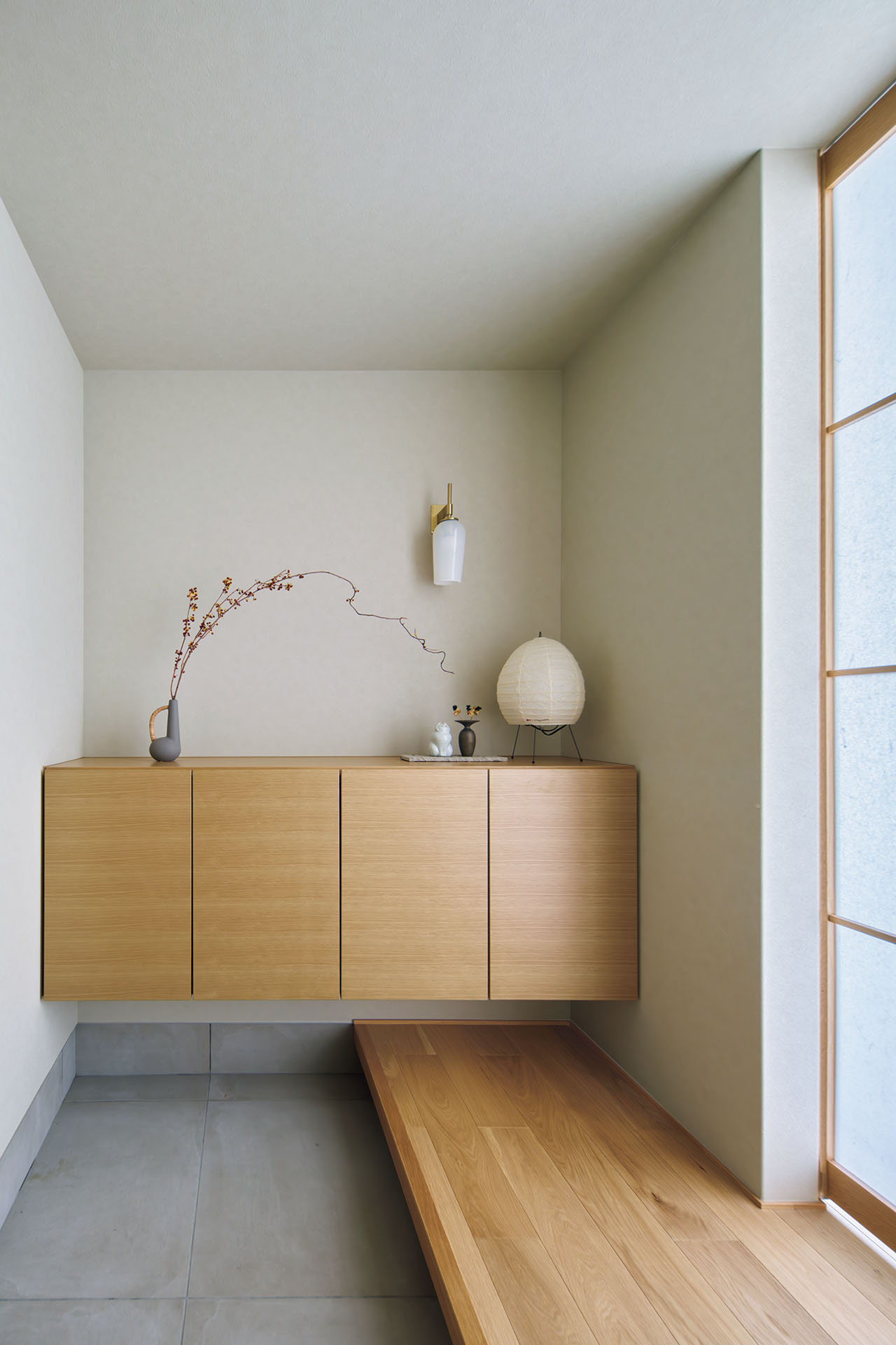 コンパクトにまとめた玄関