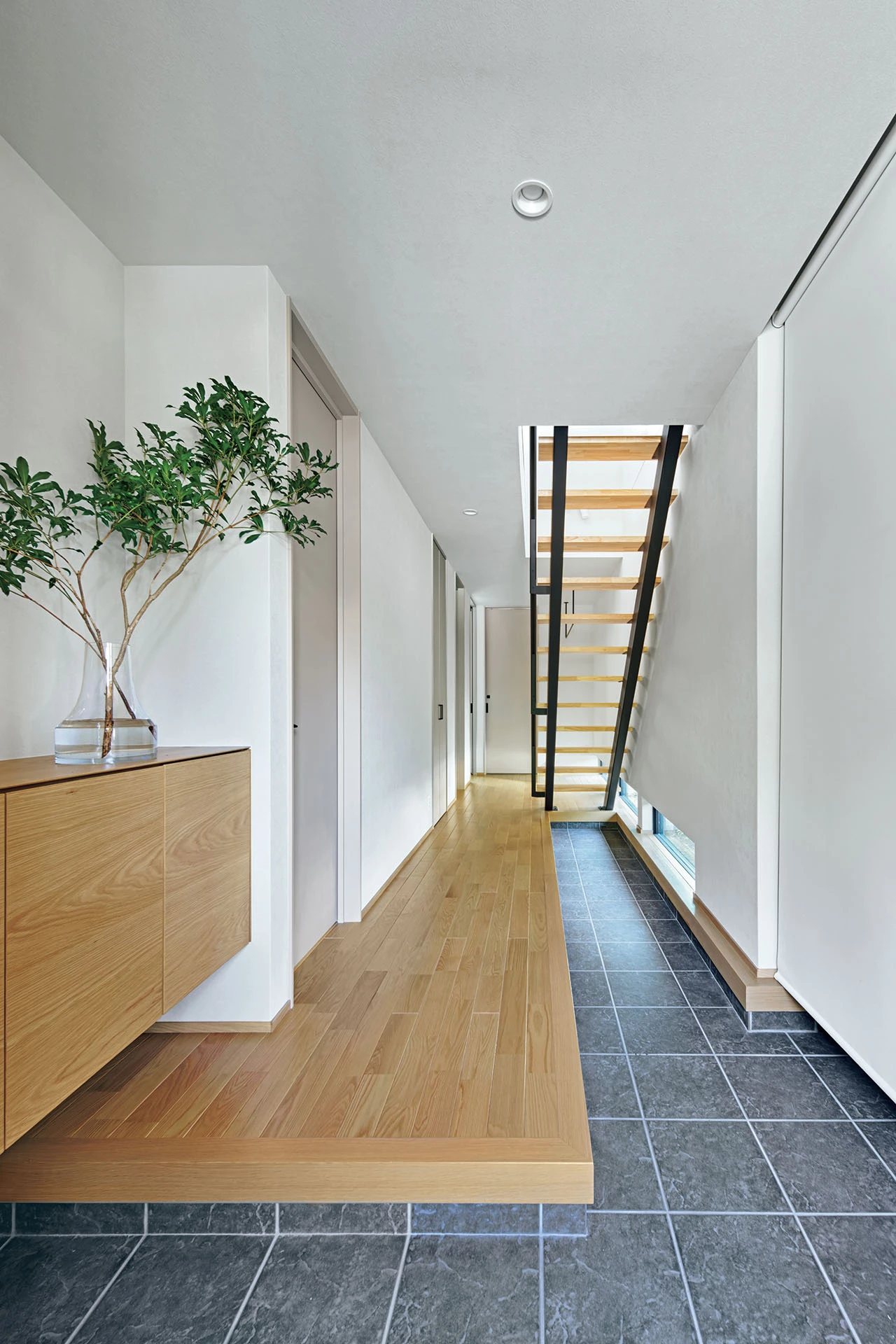 L字に設けた玄関框