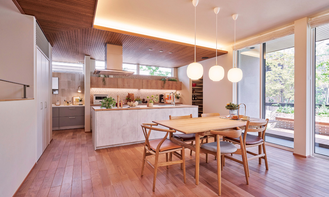 床材：チェリー　　天井：ジャパニーズオーク