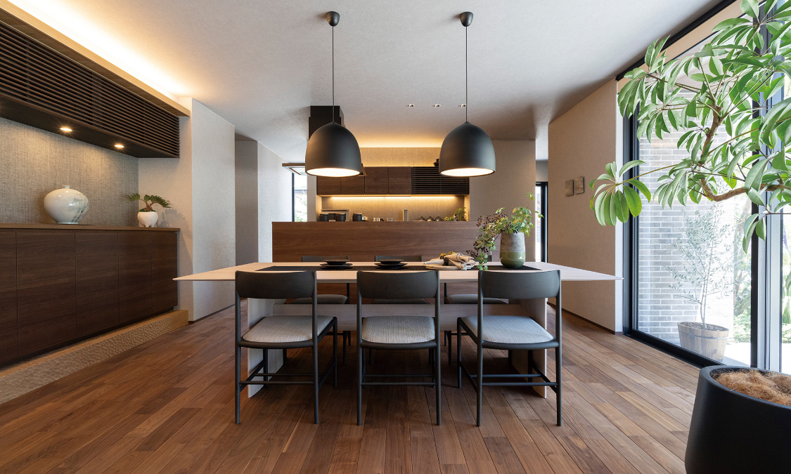 床材：マホガニー