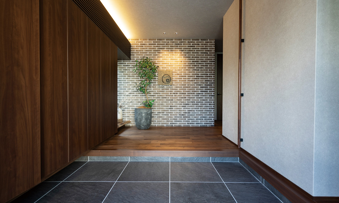 床材：マホガニー