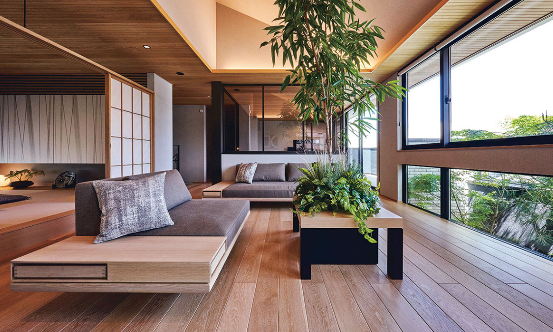 床材：オーク　　天井：オーク