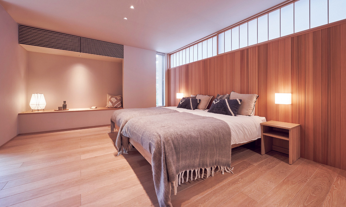 床材：オーク　　壁：スギ