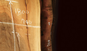 桜製作所にあるウォルナット無垢材